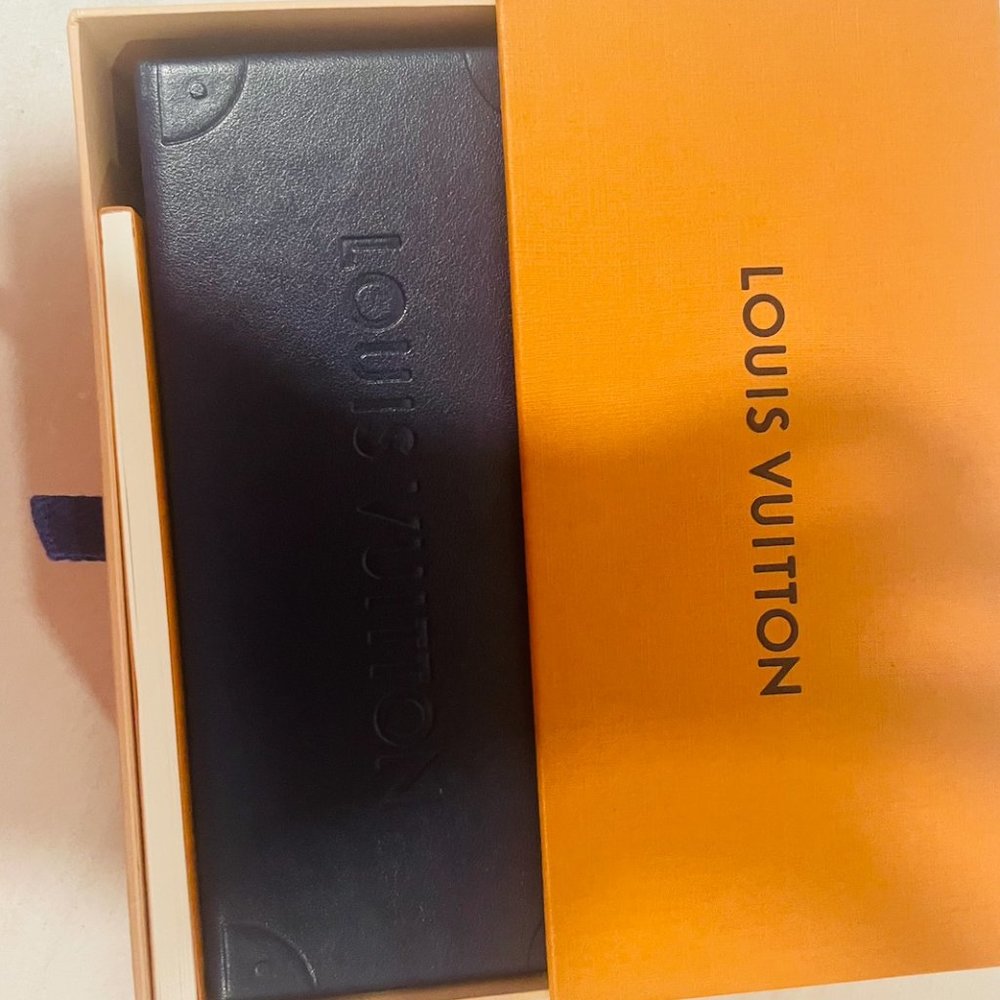 Louis Vuitton box + navy blue case + Lunettes de soleil booklet